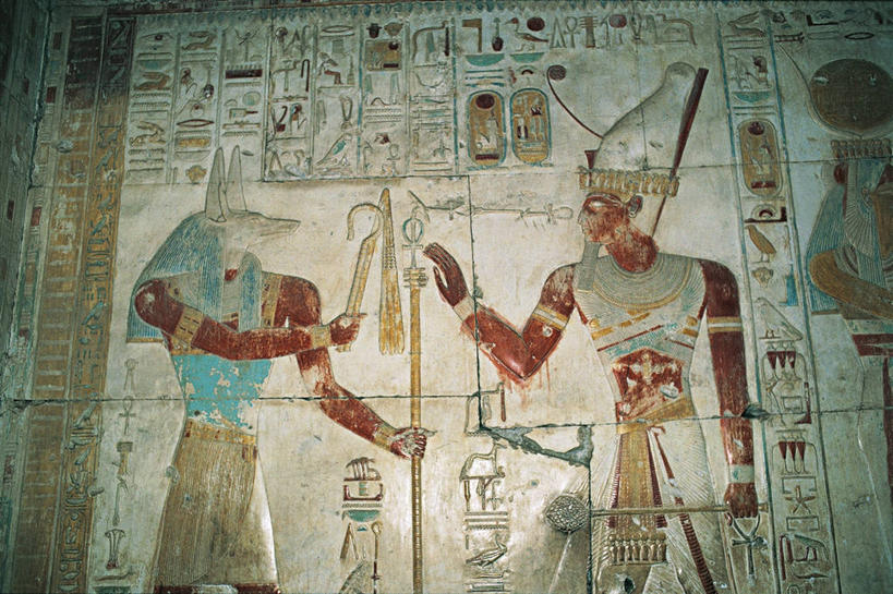 无人,横图,室内,特写,白天,埃及,神话,标志,符号,历史,文化,标识,废墟,摄影,宗教,部分,考古学,中东,象形文字,传说,豺,阿努比斯,性别符号,古埃及文明,古代文明,美术工艺,阿拜多斯,胡狼头神,丧葬之神,埃及神话,彩图,浅浮雕,男性符号,过去