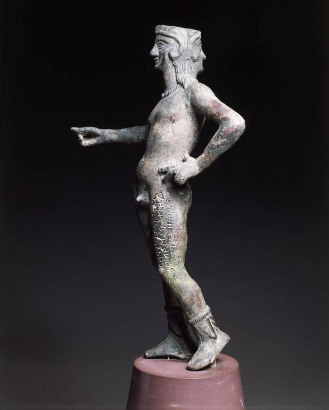 裸体,无人,站,竖图,侧面,雕塑,意大利,灰色背景,标志,雕像,符号,历史,标识,古代,一个,灰色,叉腰,摄影,宗教,单个,性别符号,古代文明,灵性,美术工艺,彩图,影棚拍摄,科尔托纳,神,男性符号,过去,杰纳斯