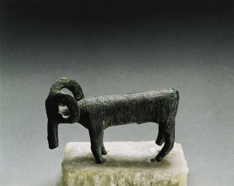 无人,横图,俯视,雕塑,意大利,灰色背景,雕像,历史,古代,一个,灰色,摄影,单个,青铜,欧洲盘羊,撒丁岛,美术工艺,彩图,高角度拍摄,影棚拍摄,过去