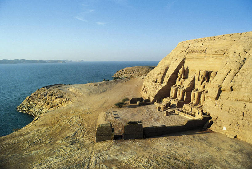 无人,横图,俯视,室外,白天,城市,雕塑,非洲,埃及,苏丹,雕像,地平线,海岸线,辽阔,地面,地标建筑,广阔,摄影,一望无际,中东,法老,延伸,北非,万里无云,首府,天地相交,阿拉伯埃及共和国,金字塔之国,棉花之国,阿斯旺,阿斯旺省,阿非利加洲,无边无际,一马平川,古埃及文明,古代文明,苏丹共和国,努比亚,库赖迈,彩图,高角度拍摄,努比亚文物遗址,努比亚遗址,纳赛尔湖