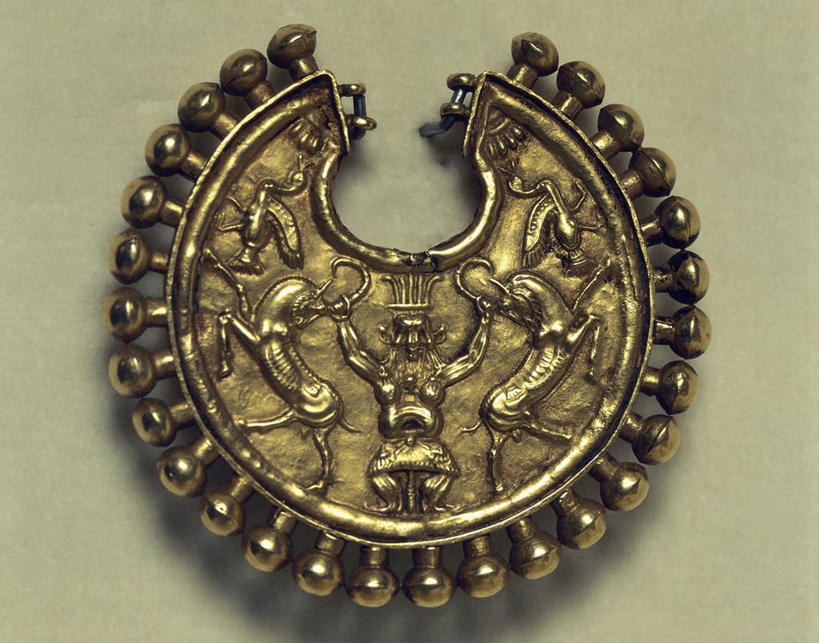 无人,横图,珠宝,绿色背景,圆形,一个,摄影,单个,华贵,耳饰,古代文明,美术工艺,彩图,影棚拍摄