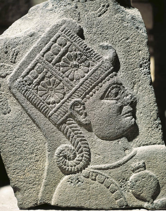 无人,竖图,特写,侧面,雕塑,欧洲,标志,符号,历史,破坏,标识,破损,一个,摄影,单个,损坏,考古学,王子,性别符号,玄武岩,美术工艺,彩图,影棚拍摄,男性符号,过去,减轻