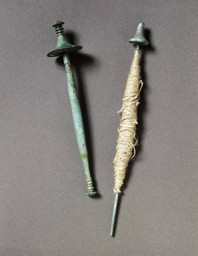 无人,竖图,俯视,意大利,灰色背景,线,纺织,古代,两个,灰色,摄影,青铜,博洛尼亚,纺锤,史前时代,彩图,高角度拍摄,影棚拍摄