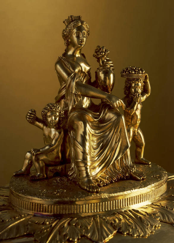 无人,坐,竖图,特写,餐具,雕塑,装饰,光线,金属,标志,长袍,雕像,符号,光芒,历史,标识,汤碗,黄金,花,古代,一个,财富,摄影,单个,古董,部分,考古学,运送,华贵,皇室,性别符号,仆人,美术工艺,王冠,彩图,影棚拍摄,男性符号