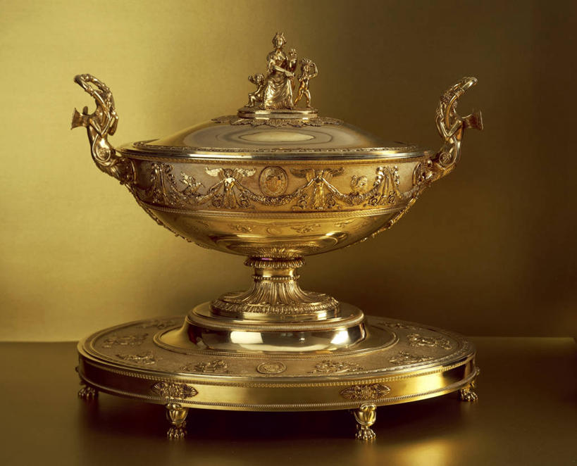 无人,横图,餐具,雕塑,装饰,光线,金属,标志,符号,光芒,历史,标识,汤碗,黄金,古代,一个,财富,摄影,单个,古董,考古学,华贵,皇室,性别符号,仆人,美术工艺,王冠,彩图,影棚拍摄,男性符号