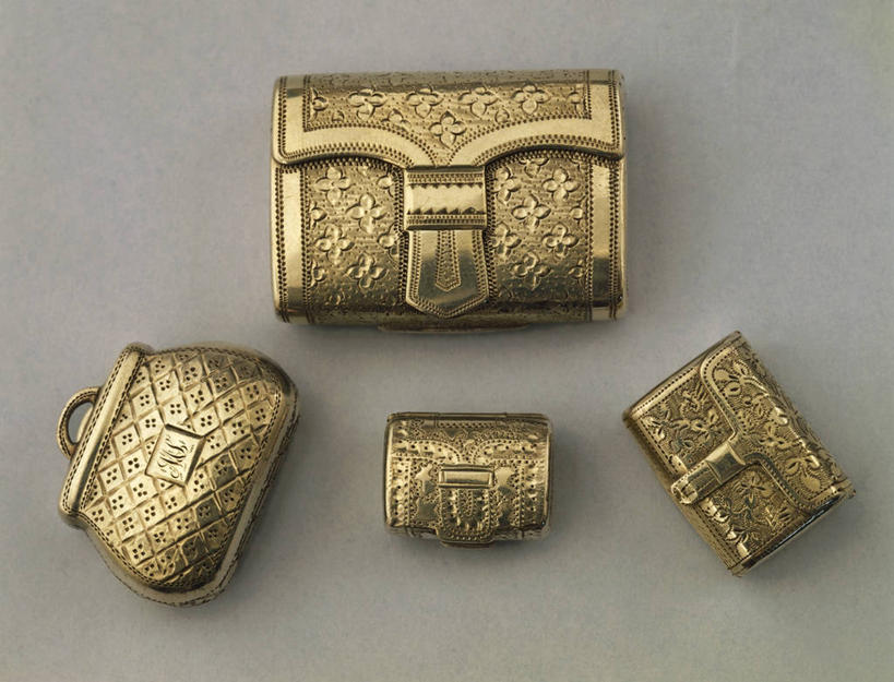 无人,横图,俯视,白色背景,银,装饰,金属,历史,盒子,古代,容器,四个,香水,财富,摄影,古董,考古学,华贵,鼻烟壶,合页,美术工艺,彩图,高角度拍摄,影棚拍摄,雕刻术