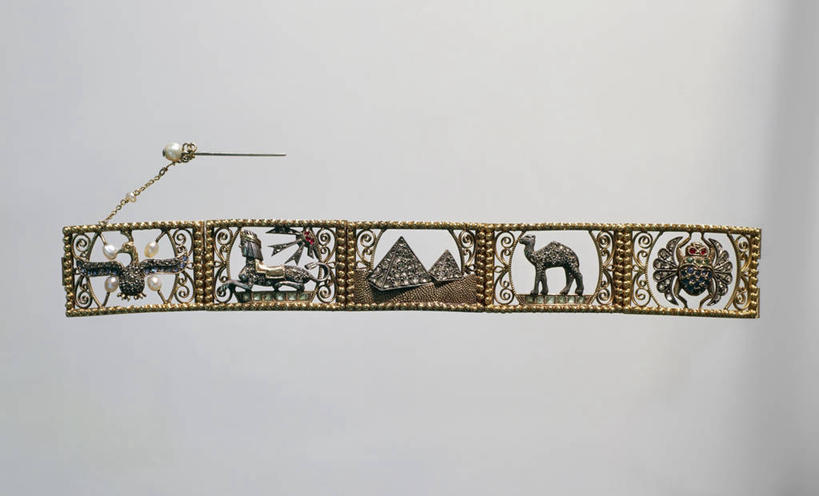 无人,横图,全景,俯视,珠宝,埃及,装饰,金属,历史,骆驼,黄金,古代,一个,虚构,金字塔,财富,摄影,手镯,单个,古董,考古学,中东,狮身人面像,华贵,埃及文化,美术工艺,彩图,高角度拍摄,影棚拍摄,旅行,贵重宝石