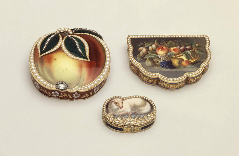 无人,横图,俯视,珐琅,珠宝,灰色背景,历史,首饰盒,盒子,三个,灰色,摄影,复杂,华贵,美术工艺,烟草,彩图,高角度拍摄,影棚拍摄