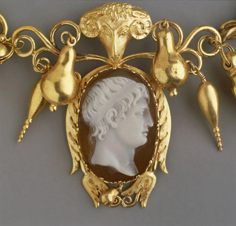 无人,横图,侧面,项链,珠宝,灰色背景,艺术,标志,符号,标识,一个,摄影,单个,意大利文化,性别符号,彩图,影棚拍摄,男性符号,拟人,浮雕宝石