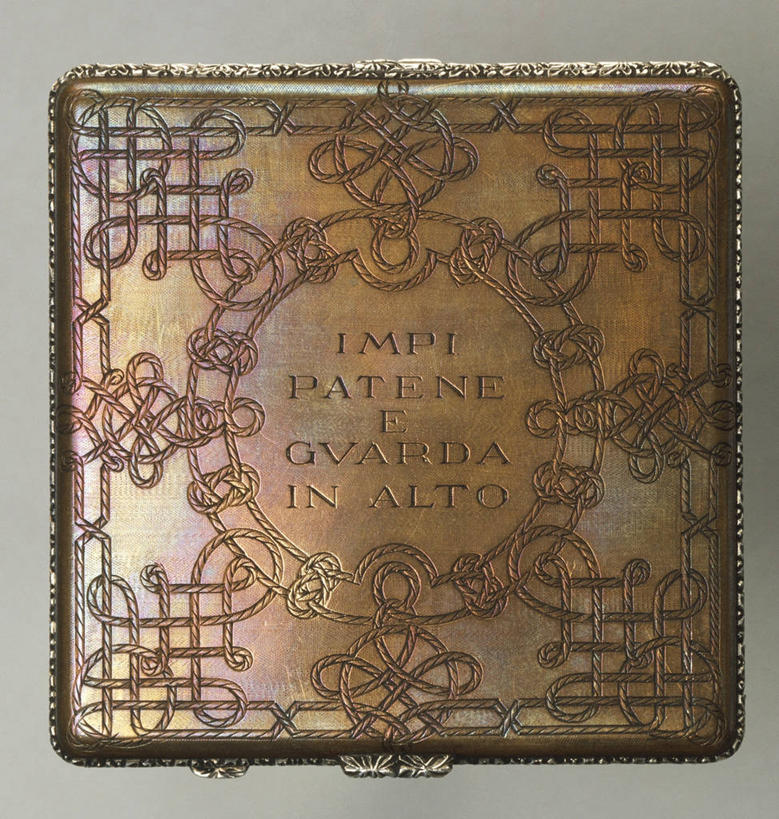 无人,竖图,方图,粉饼,一个,摄影,单个,古董,英文字母,铜,华贵,式样,美术工艺,彩图,影棚拍摄