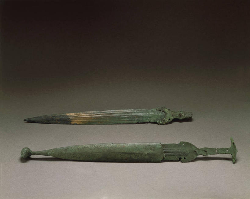 无人,横图,意大利,灰色背景,生锈,古代,两个,灰色,摄影,腐蚀,侵蚀,青铜,腐化,古代文明,锈迹斑斑,美术工艺,卡拉布里亚,史前时代,彩图,影棚拍摄,匕首