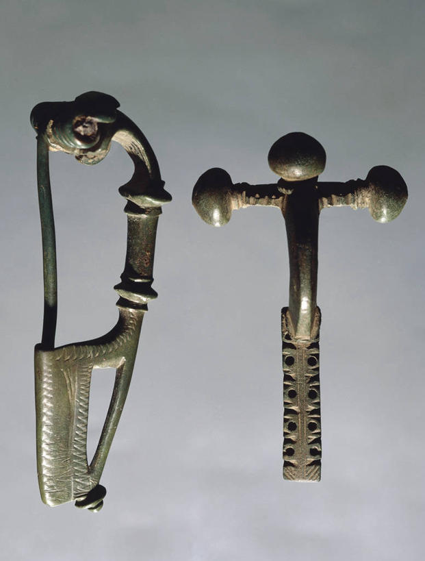 无人,竖图,特写,灰色背景,历史,两个,灰色,人体,摄影,考古学,创造力,简单,青铜,腓骨,古代文明,想法,美术工艺,彩图,影棚拍摄