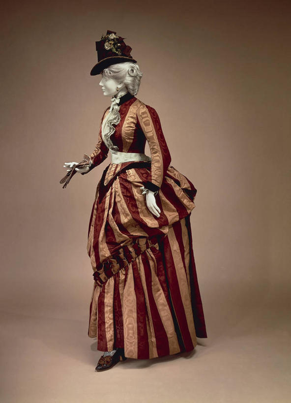 无人,站,竖图,民族服装,时尚,重复,帽子,人造模特,历史,红色,摄影,高雅,式样,美术工艺,设计,彩图,影棚拍摄,传统服装,民俗服