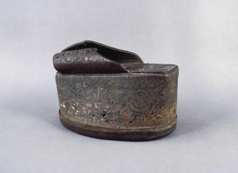 无人,横图,特写,民族服装,时尚,鞋子,蓝色背景,皮革,软木塞,历史,一个,蓝色,摄影,单个,高雅,简单,美术工艺,彩图,影棚拍摄,传统服装,民俗服