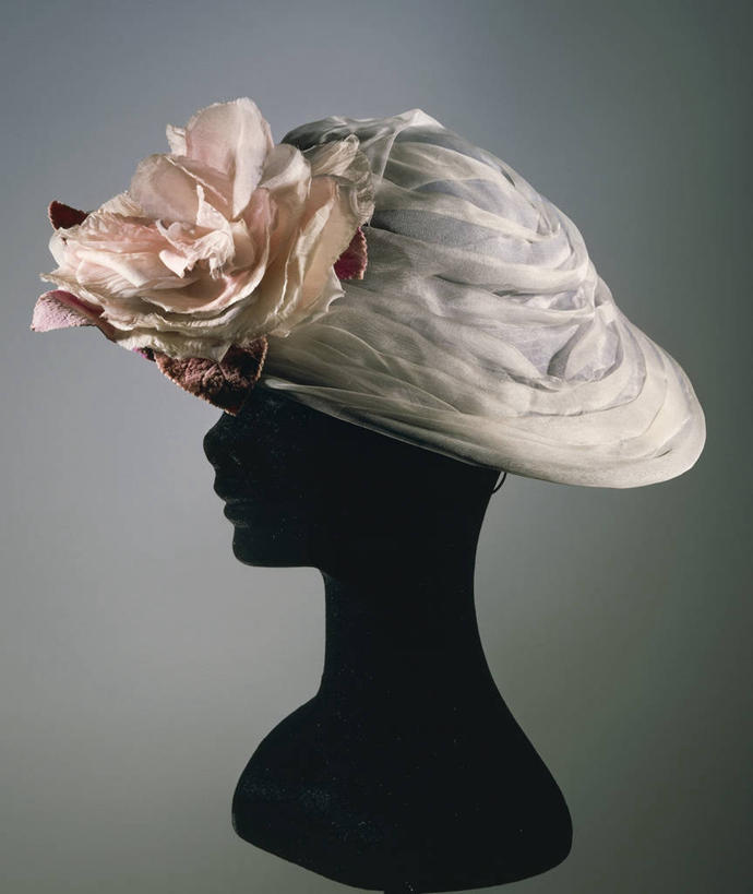 无人,竖图,侧面,时尚,帽子,纺织品,灰色背景,花,米色,摄影,高雅,剪影,设计,彩图,影棚拍摄,玻璃纱,拟人,缎子