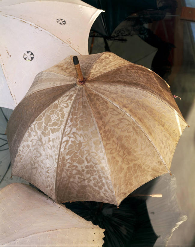 无人,横图,竖图,室内,时尚,正装,伞,三个,衣服,米色,摄影,美术工艺,彩图