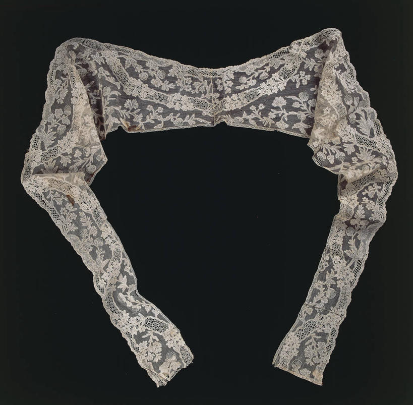 无人,横图,特写,黑色背景,花纹,曲折,弯曲,缎带,衣领,一个,白色,摄影,蜿蜒,单个,部分,意大利文化,18世纪,式样,彩图,影棚拍摄