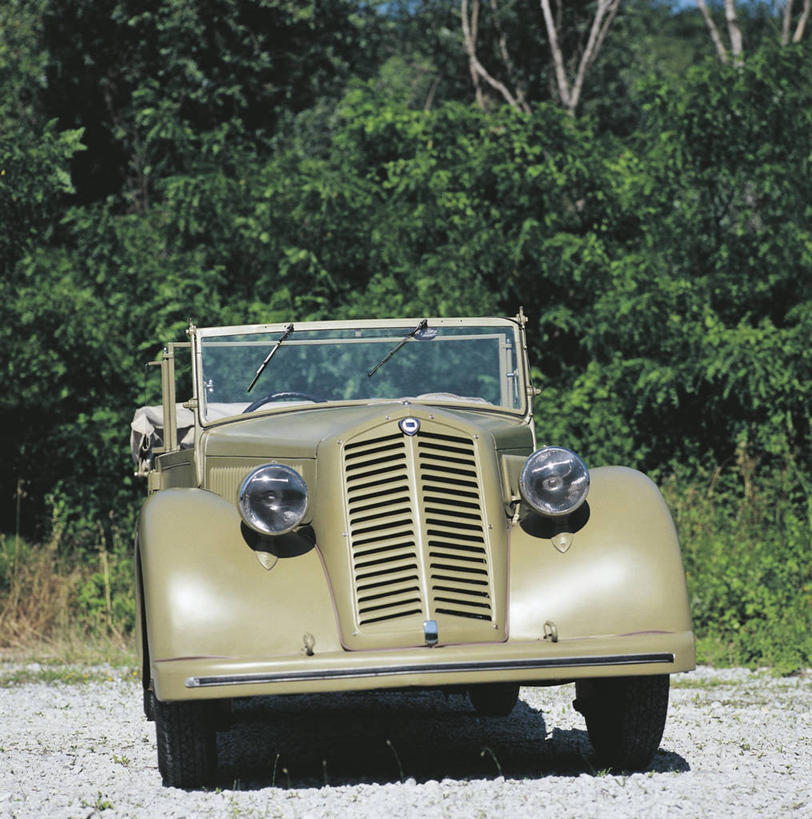 无人,竖图,方图,室外,白天,正面,汽车,军事,历史,一个,绿色,敞篷车,运输,摄影,单个,工程,第二次世界大战,军用车,彩图