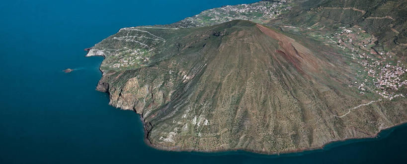 无人,横图,全景,俯视,航拍,室外,白天,山,意大利,岛,海岸线,城镇,风景,摄影,宁静,地中海,鸟瞰,意大利文化,伊奥利亚群岛,彩图,高角度拍摄,旅行