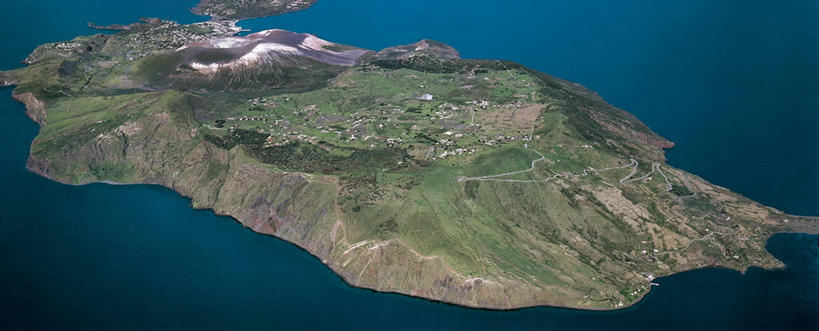 无人,横图,全景,俯视,航拍,室外,白天,火山,意大利,岛,海岸线,火山口,风景,摄影,宁静,地中海,鸟瞰,意大利文化,伊奥利亚群岛,彩图,高角度拍摄,旅行