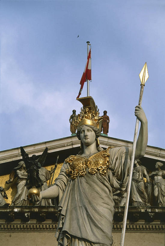 无人,竖图,室外,白天,建筑,喷泉,旗帜,雕塑,奥地利,欧洲,维也纳,雕像,符号,云,首都,图像,顶部,天空,地标建筑,概念,摄影,部分,权威,人造,政府大楼,主题,政府,自然现象,古典风格,雅典,中欧,雅典卫城,议会大楼,雅典娜,构图,彩图,时空