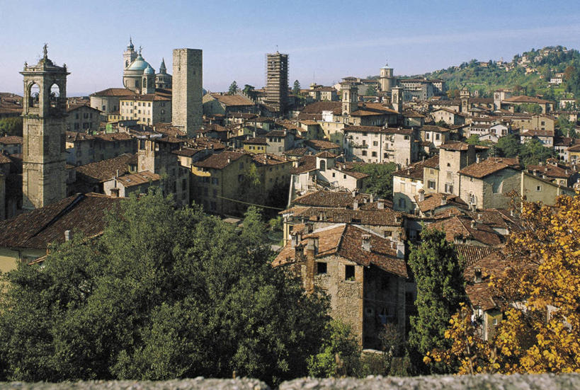 无人,横图,俯视,室外,白天,度假,美景,植物,城市风光,城市,建筑,意大利,欧洲,屋顶,景观,云,塔,图像,娱乐,树,天空,享受,休闲,景色,放松,摄影,人造,地中海文化,南欧,主题,自然现象,视角,贝加莫,伦巴第大区,构图,彩图,高角度拍摄,旅行,时空,传统文化