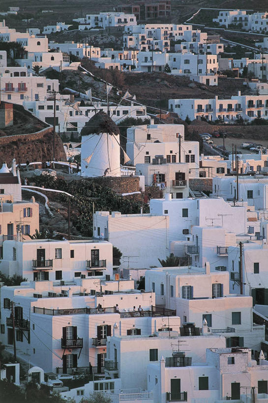 无人,竖图,俯视,室外,白天,建筑,希腊,欧洲,房屋,岛,城镇,图像,摄影,人造,住房,基克拉迪群岛,地中海文化,南欧,主题,动力设备,视角,爱琴海群岛,地貌,米克诺斯岛,构图,彩图,高角度拍摄,旅行,时空,传统文化,输电塔