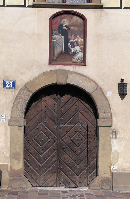 无人,竖图,室外,特写,白天,绘画,门,城市,建筑,欧洲,波兰,关闭,艺术,数字,文字,拱门,古典,图像,文化,工艺品,地标建筑,品味,摄影,美术,人造,高雅,封闭,主题,东欧,美学,构图,克拉科夫,小波兰省,彩图,旅行,时空