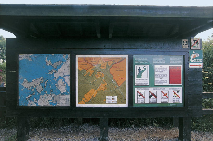 无人,横图,室外,白天,通讯,植物,比利时,欧洲,木制,标志,图像,树,概念,摄影,指导,人造,主题,构图,彩图,旅行,瓦隆,列日,时空