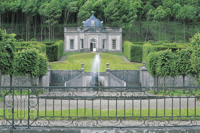 无人,栏杆,横图,室外,白天,植物,建筑,喷泉,比利时,欧洲,喷,地面,图像,草,树,摄影,园林,人造,圆顶建筑,边界,主题,构图,那慕尔,彩图,旅行,瓦隆,时空