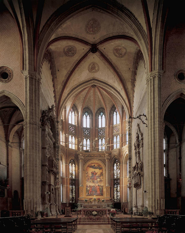 无人,教堂,竖图,室内,白天,绘画,地板,楼梯,建筑,花瓶,椅子,意大利,英国,欧洲,威尼斯,艺术,长椅,拱门,地面,酒类,古典,图像,文化,壁画,酒,花,饮料,容器,工艺品,品味,摄影,宗教,美术,高雅,基督教,西欧,宗教建筑,地中海文化,南欧,主题,祭坛,大不列颠,威尔士,威尼托大区,大不列颠及北爱尔兰联合王国,大不列颠及爱尔兰联合王国,美学,蒸馏酒,烈酒,构图,威尔士公国,灵性,圣玛丽教堂,彩图,旅行,大不列颠王国,大英帝国,联合王国,日不落帝国,时空,传统文化,状态