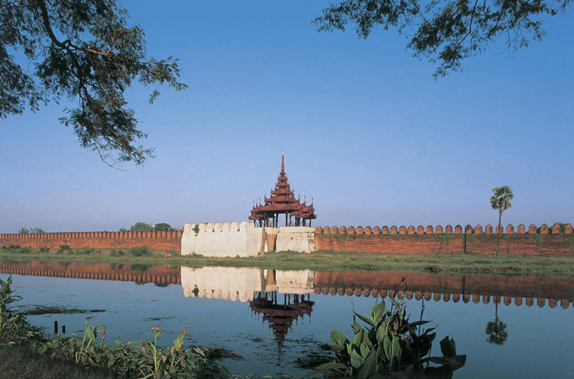 无人,横图,室外,白天,水,植物,建筑,缅甸,亚洲,反射,墙,图像,树,蓝色,风景,天空,自然,概念,摄影,东南亚,宁静,人造,主题,自然现象,万里无云,缅甸联邦,曼德勒,省会,构图,印度支那,曼德勒省,彩图,旅行,时空