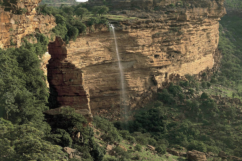 无人,横图,俯视,室外,白天,旅游,度假,美景,瀑布,森林,山,植物,非洲,几内亚,马里,景观,图像,娱乐,树,风景,自然,享受,休闲,概念,景色,放松,摄影,宁静,岩层,自然风光,主题,视角,地貌,构图,西非,地质学,自然地理,岩石,彩图,高角度拍摄,旅行,时空,林区
