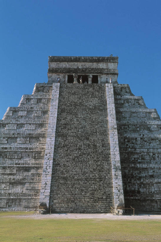 无人,竖图,室外,白天,旅游,度假,神秘,美景,建筑,墨西哥,地形,景观,云,宏伟,图像,历史,娱乐,天空,自然,享受,休闲,概念,景色,放松,摄影,人造,北美,拉丁美洲,自然风光,主题,美洲,自然现象,尤卡坦半岛,尤卡坦州,魔法金字塔,构图,古代文明,墨西哥文化,自然地理,彩图,旅行,时空,状态