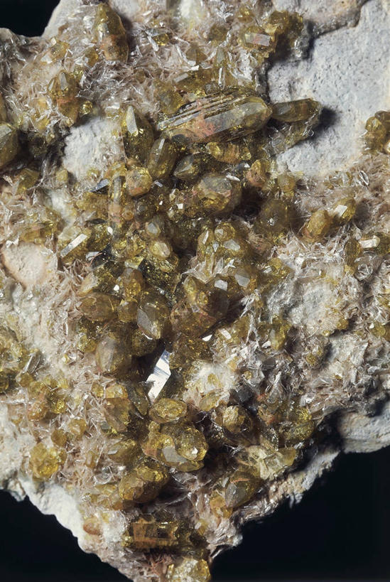 无人,竖图,室内,特写,黑色背景,粗糙,光线,金属,水晶,光芒,图像,一个,黑色,自然,摄影,单个,毛糙,主题,自然现象,铝,构图,地质学,矿物质,镁,自然地理,岩石,彩图,影棚拍摄,粗拙,状态