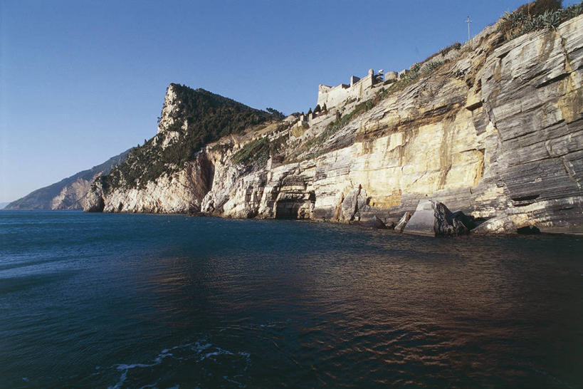 无人,横图,室外,特写,白天,旅游,度假,美景,水,意大利,欧洲,粗糙,岛,海岸线,河岸,景观,水边,悬崖,图像,娱乐,天空,自然,享受,休闲,概念,景色,放松,摄影,宁静,毛糙,岩层,南欧,自然风光,主题,意大利文化,地貌,万里无云,意大利共和国,利古里亚,构图,利古里亚大区,地质学,自然地理,岩石,彩图,旅行,时空,粗拙,拉斯佩齐亚省,状态