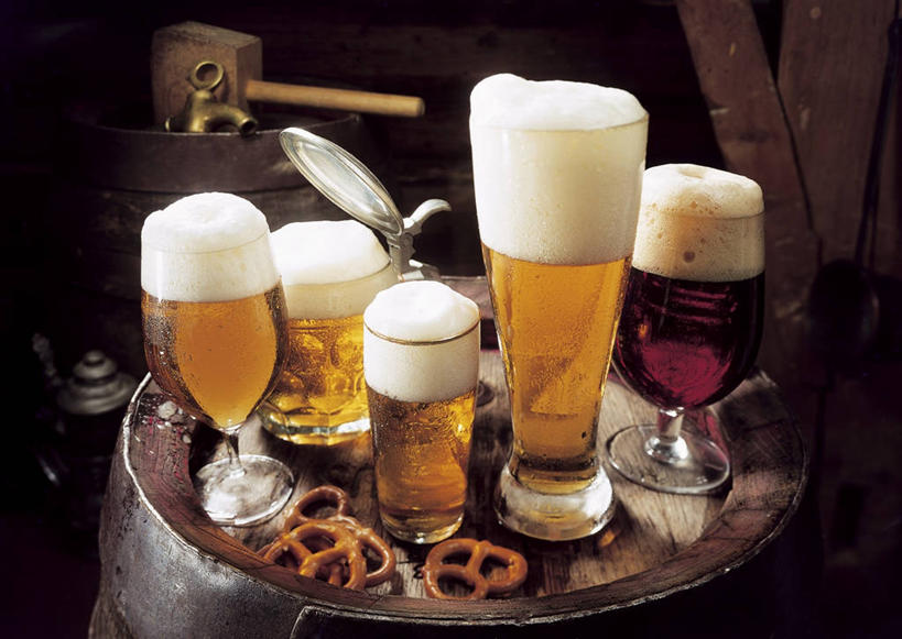 啤酒,无人,横图,俯视,室内,静物,酒类,餐盘,饮食,酒,饮料,啤酒杯,摄影,葡萄酒杯,彩图,高角度拍摄,社会问题