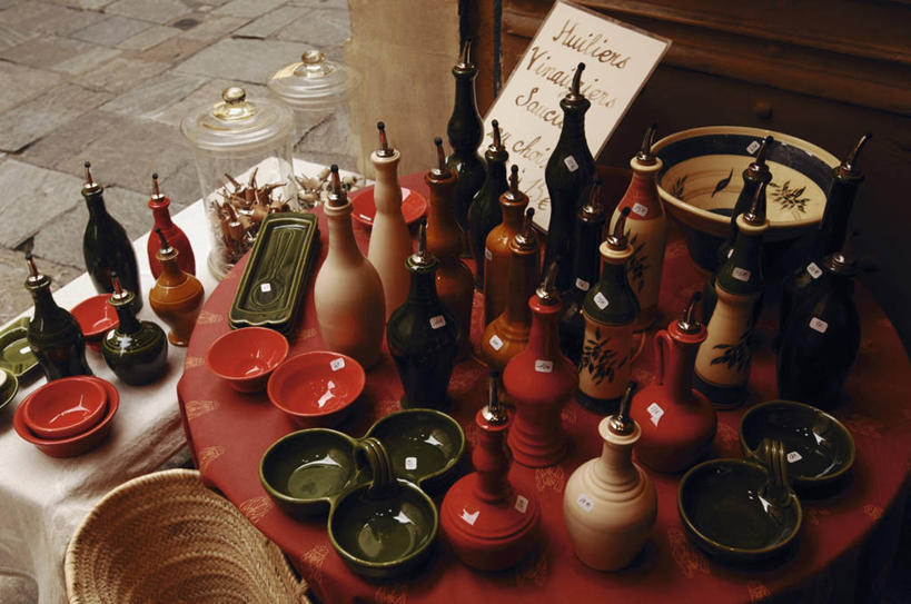 无人,横图,俯视,室外,白天,桌子,静物,法国,欧洲,许多,很多,瓶子,碗,陶器,摄影,普罗旺斯,地中海文化,滨海阿尔卑斯,美术工艺,格拉斯,彩图,高角度拍摄