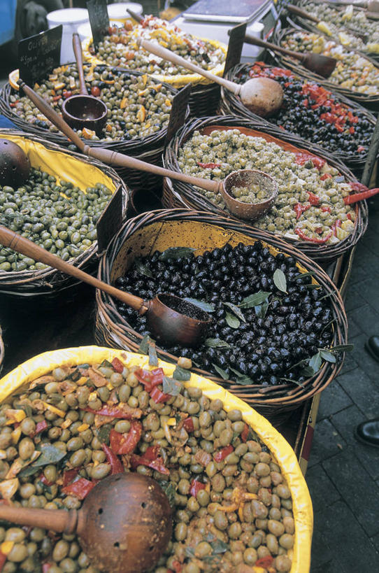 无人,竖图,俯视,室外,特写,白天,橄榄,水果,一排,丰富,整齐,篮子,食品,市场,货摊,饮食,排列,零售,摄影,长柄勺,多样,队列,选择,彩图,高角度拍摄