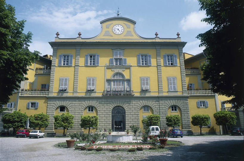 无人,横图,室外,白天,度假,建筑,酒店,汽车,意大利,欧洲,云,拱门,车,树,天空,交通工具,温泉池,运输,摄影,地中海文化,载具,华贵,意大利文化,托斯卡纳区,彩图