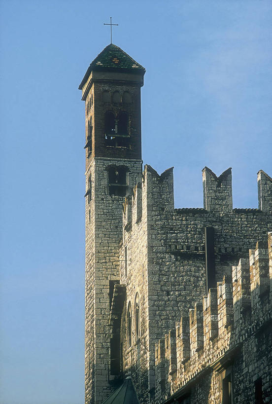 无人,竖图,室外,白天,仰视,建筑,意大利,欧洲,云,塔,天空,摄影,宗教,基督教,地中海文化,南欧,意大利文化,意大利共和国,灵性,特伦托,特伦蒂诺.上阿迪杰大区,彩图,低角度拍摄,大教堂