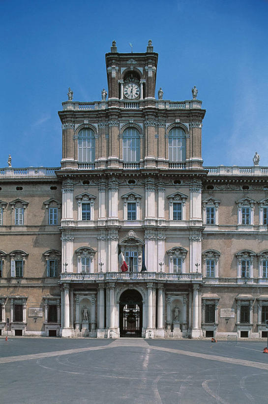 无人,竖图,室外,白天,城市,建筑,路,意大利,欧洲,柱子,拱门,钟塔,天空,表,摄影,地中海文化,南欧,意大利文化,万里无云,意大利共和国,摩德纳,艾米利亚.罗马涅,艾米利亚.罗马涅大区,彩图