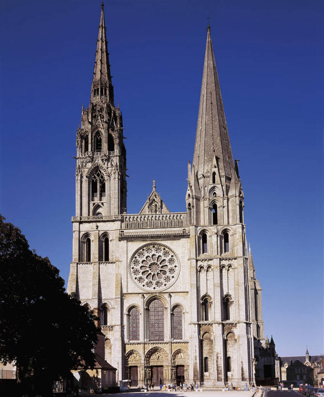 无人,教堂,竖图,室外,白天,城市,建筑,法国,巴黎圣母院,欧洲,拱门,尖顶,首都,历史,树,蓝色,摄影,宗教,基督教,宗教建筑,地中海文化,法国文化,万里无云,灵性,夏特尔大教堂,彩图,大教堂,夏特尔,过去