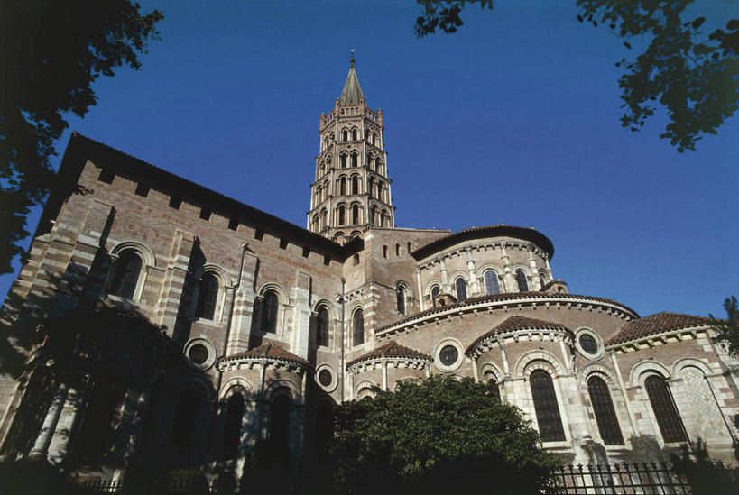 无人,教堂,横图,室外,白天,仰视,城市,建筑,法国,欧洲,拱门,尖顶,树,蓝色,摄影,宗教,基督教,宗教建筑,地中海文化,万里无云,灵性,图卢兹,彩图,低角度拍摄