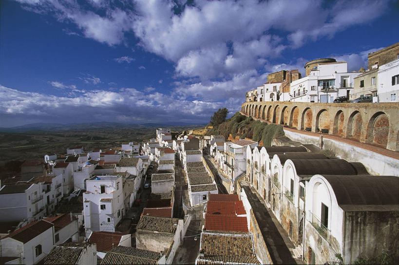 无人,横图,室外,白天,城市,建筑,意大利,欧洲,一排,整齐,房屋,云,城镇,拱门,排列,天空,摄影,住房,地中海文化,队列,意大利文化,拱廊,巴西利卡塔,彩图