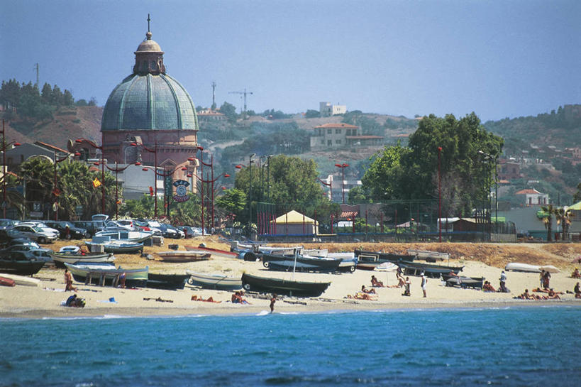 人群,横图,室外,白天,度假,海洋,建筑,船,意大利,欧洲,朦胧,模糊,沙子,首都,树,天空,运输,摄影,西西里,圆顶建筑,地中海文化,南欧,意大利文化,意大利共和国,西西里岛,墨西拿,螺线,海滩,休闲活动,彩图,旅行,墨西拿省