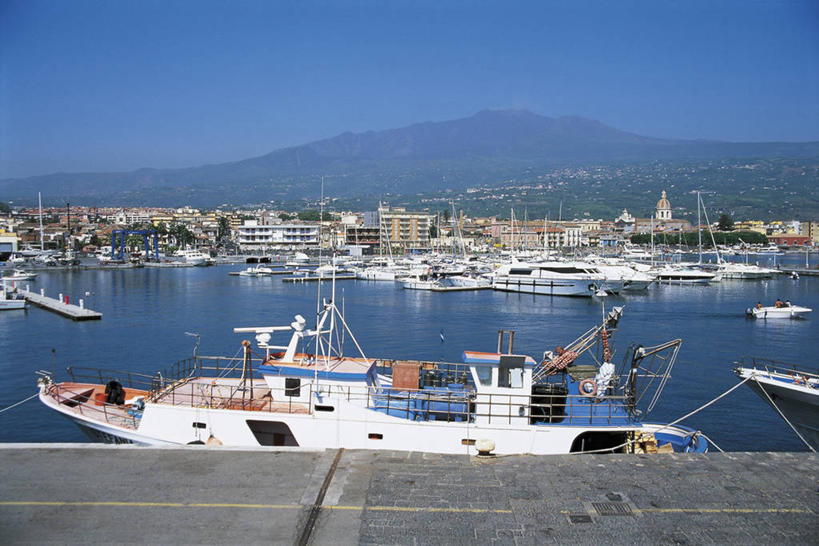 无人,码头,横图,室外,白天,安全,山,水,城市,建筑,船,意大利,欧洲,停靠,首都,蓝色,运输,摄影,西西里,地中海文化,南欧,停泊,意大利文化,万里无云,意大利共和国,埃特纳火山,西西里岛,墨西拿,彩图,旅行,海港,墨西拿省