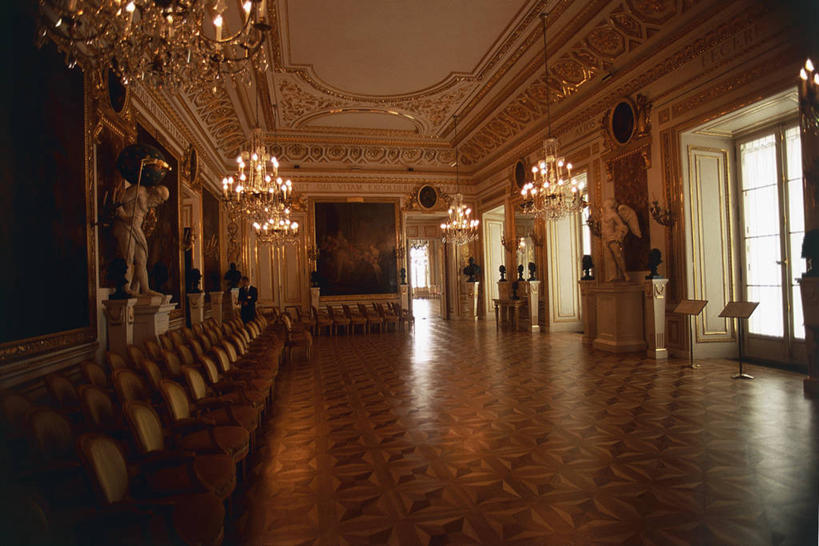 无人,横图,室内,白天,窗户,建筑,椅子,雕塑,欧洲,波兰,一排,整齐,装饰,雕像,城堡,首都,历史,排列,地标建筑,摄影,照亮,队列,水晶吊灯,华沙,马佐夫舍,设计,彩图,皇家城堡,过去