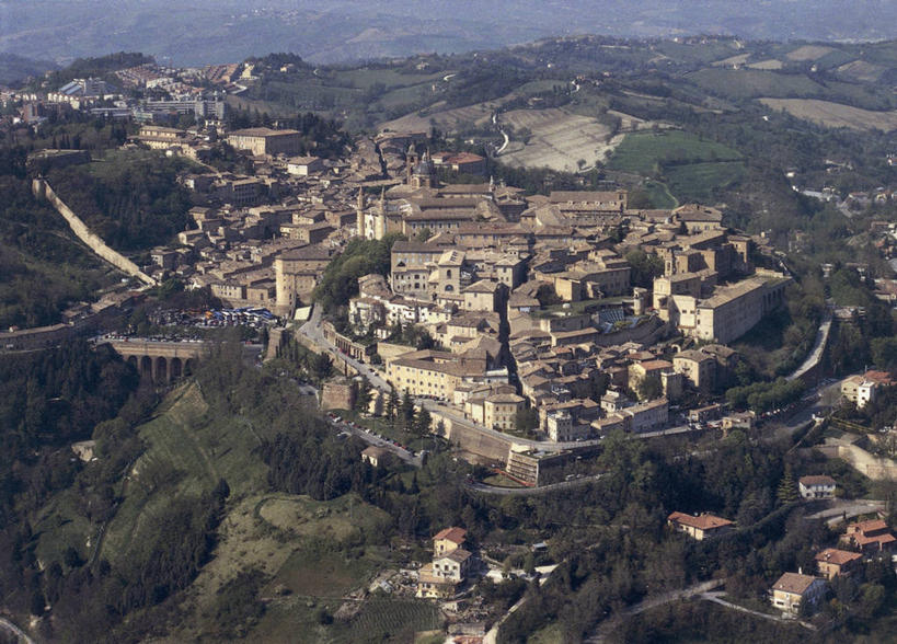 无人,横图,俯视,航拍,室外,白天,山,城市,建筑,意大利,欧洲,地形,田地,城镇,树,摄影,鸟瞰,地中海文化,意大利文化,乌比诺,彩图,高角度拍摄