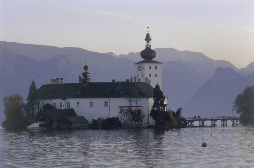 无人,码头,横图,室外,白天,湖,山,山脉,港口,建筑,奥地利,欧洲,城堡,尖顶,历史,树,天空,自然,摄影,宁静,上奥地利州,格蒙登,特劳恩湖,彩图,摆渡口,埠头,渡口,渡头,港湾,海港,货运码头,口岸,商港,过去